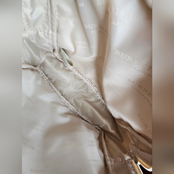 Burberry Fragrances Cream Nova Check Travel Toiletries Case EUC - Picture 6 of 14